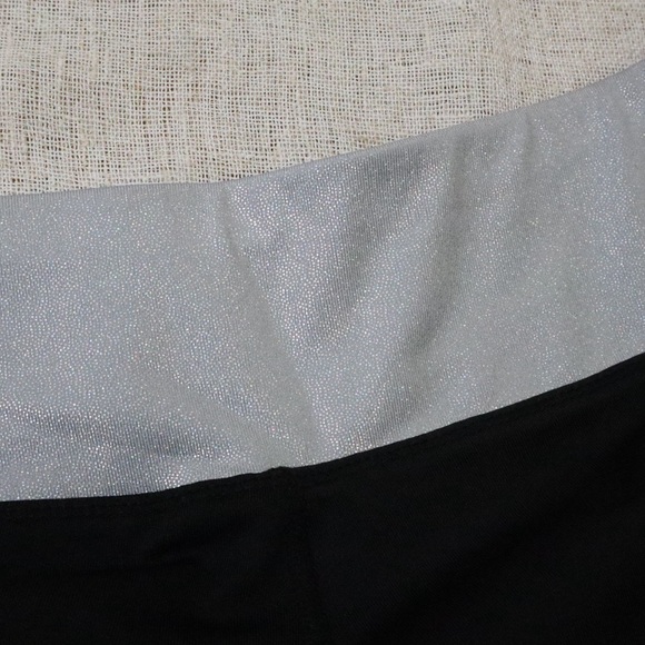 Material Girl Active Metallic Graphic Leggings - Picture 4 of 9